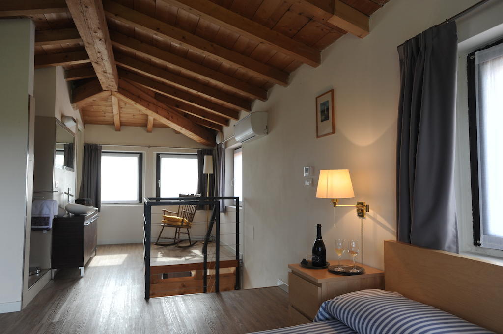 Monte Maino Bed & Breakfast เดเซนซาโนเดลการ์ดา ห้อง รูปภาพ
