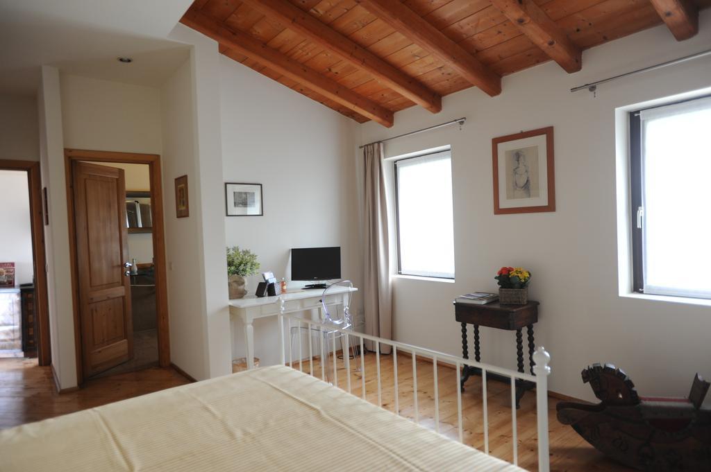Monte Maino Bed & Breakfast เดเซนซาโนเดลการ์ดา ห้อง รูปภาพ