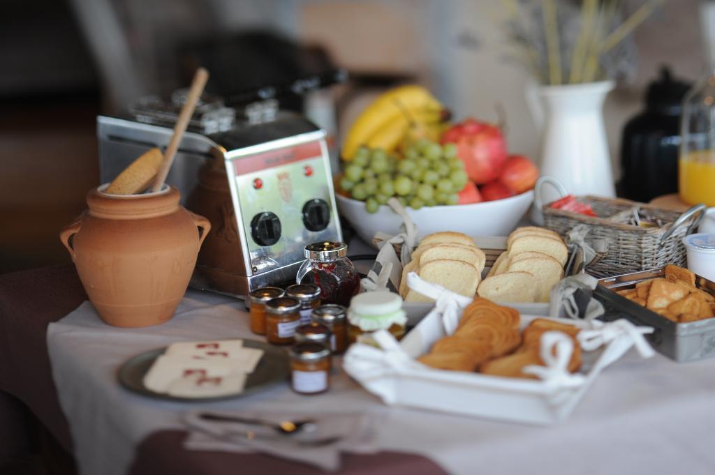 Monte Maino Bed & Breakfast เดเซนซาโนเดลการ์ดา ภายนอก รูปภาพ